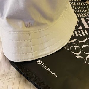 Lululemon reversible bucket hat S/M mint/black